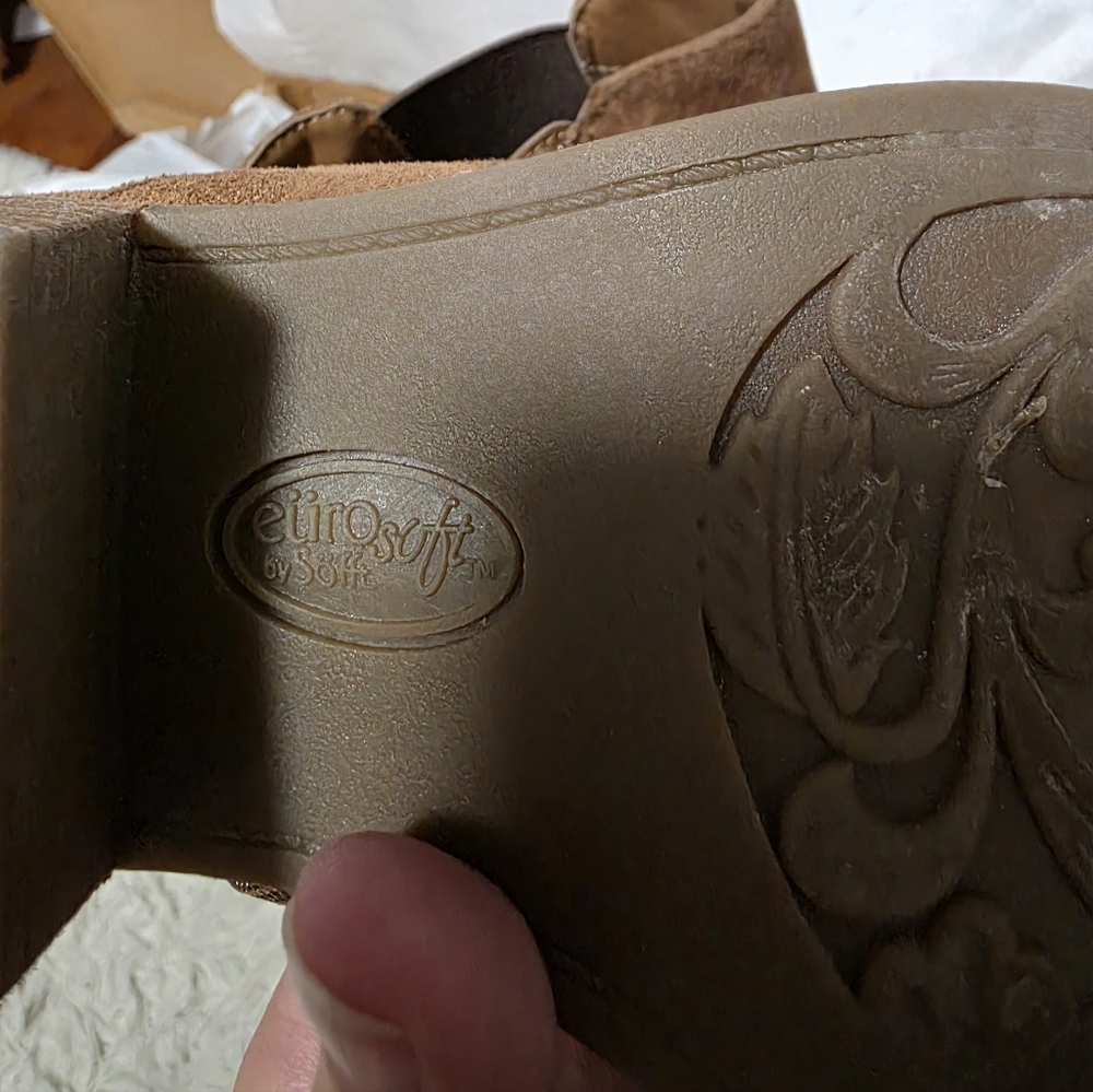 Sofft/ Brown Euro Soft Ankle Boots - Picture 6 of 7